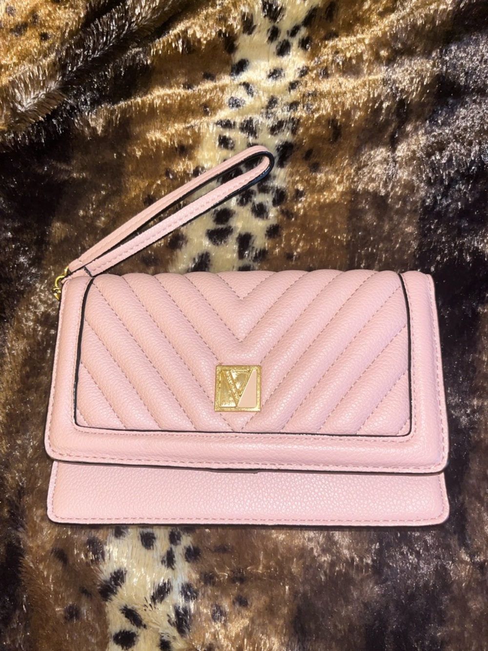 Victoria secret quilted baby pink wristlet wallet 🎀